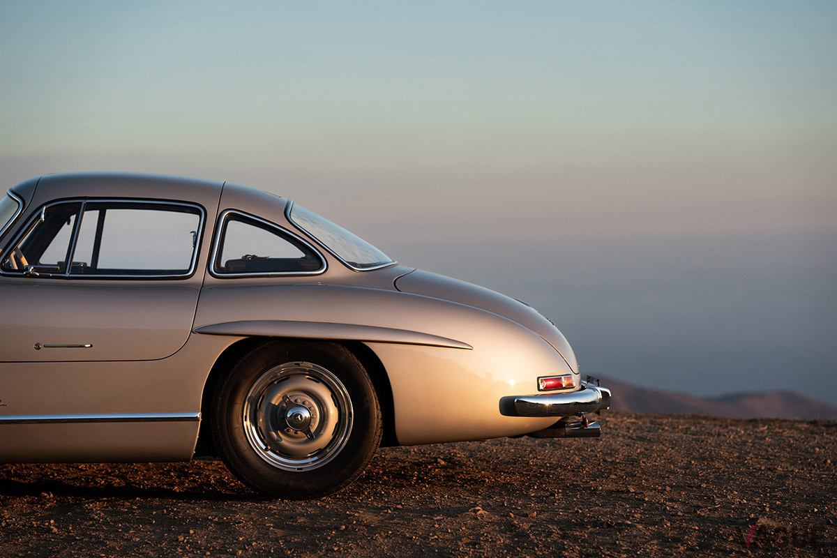 682万5000ドル（邦貨換算約7億8700万円）で落札されたメルセデス・ベンツ「300SL」（C）2021 Courtesy of RM Sotheby's