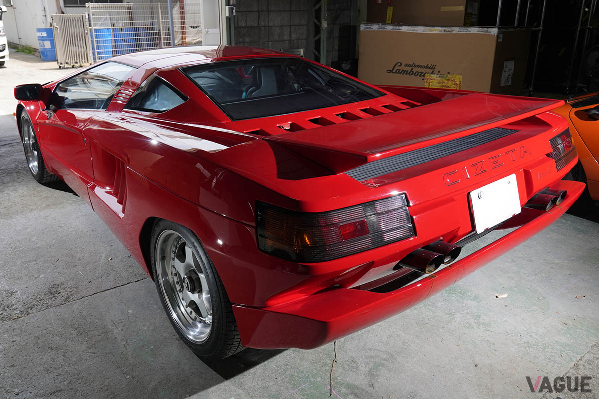 全長4440mm✕全幅2050mm✕全高1115mmに1700kgという、ダイナミックなプロポーションを誇る