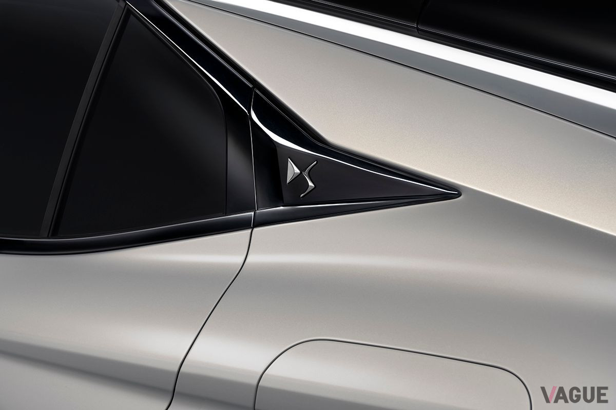 新型「DS4」のDSエンブレム