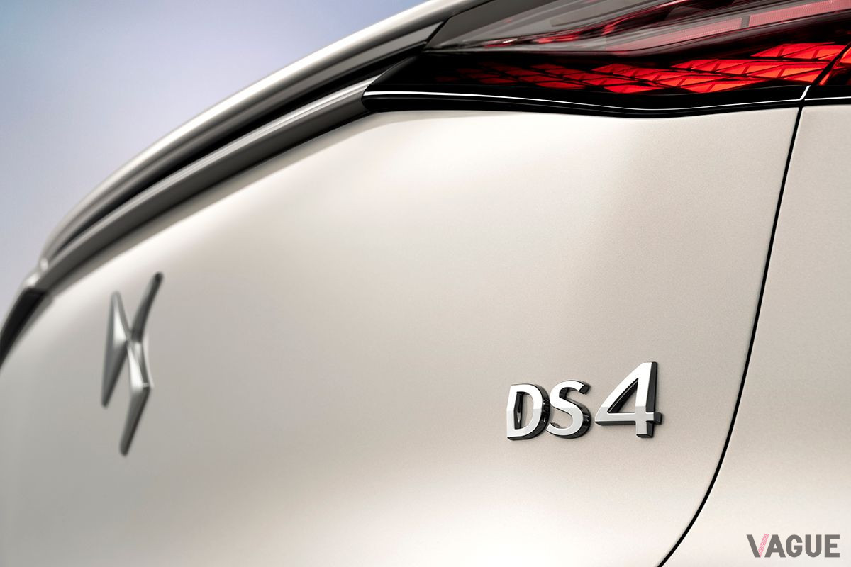 新型「DS4」のエンブレム