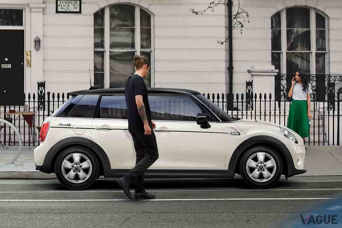ピカデリー専用品を装備した限定車「MINIピカデリー・エディション」