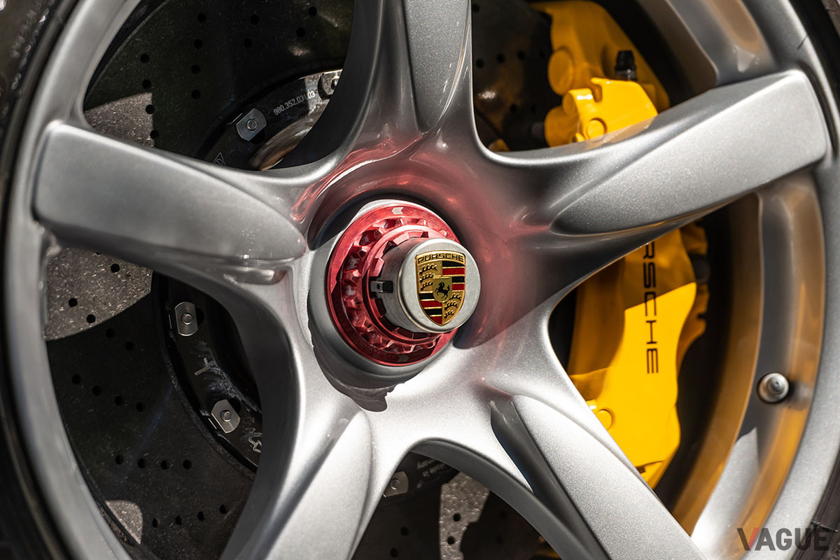 154万5000ドル（邦貨換算約1億7800万円）で落札されたポルシェ「カレラGT」（C）2021 Courtesy of RM Sotheby's