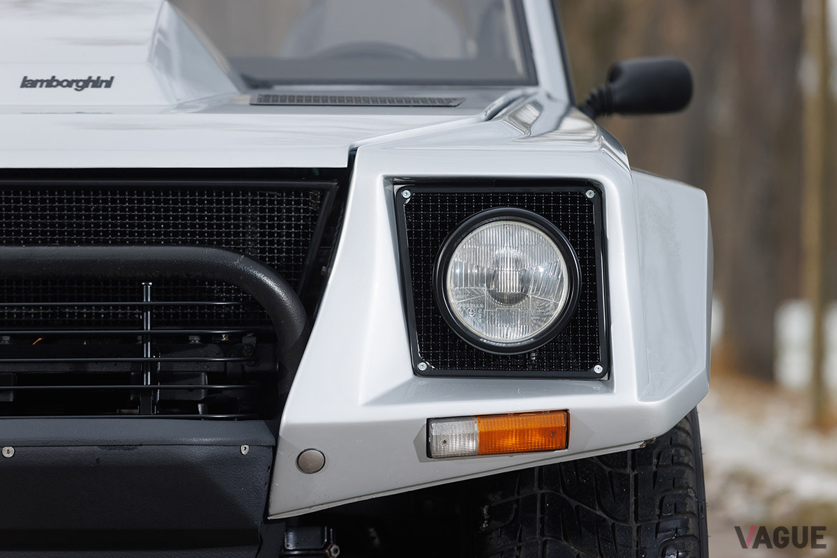 26万9375ユーロ（邦貨換算約3480万円）で落札されたランボルギーニ「LM002」（C）2021 Courtesy of RM Sotheby's