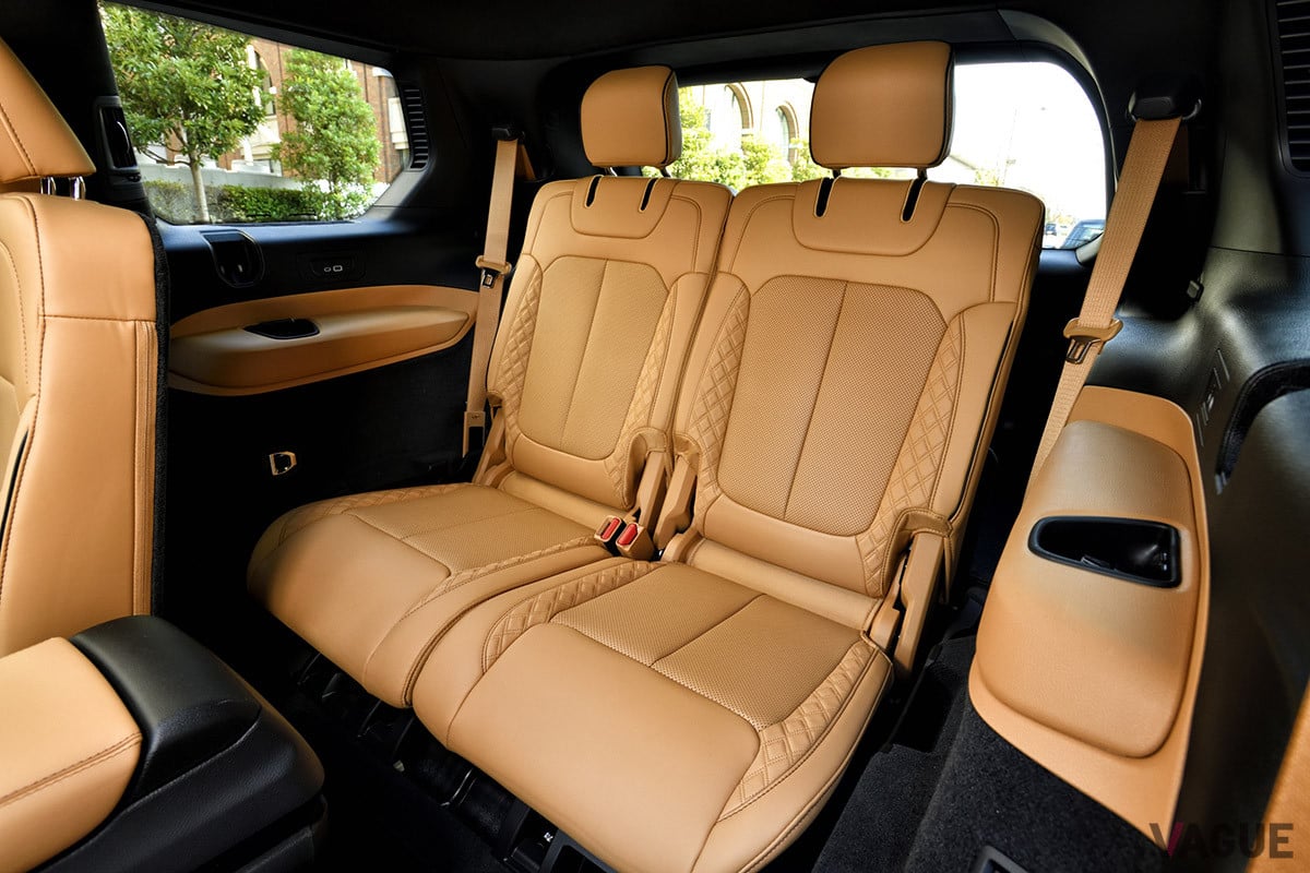 新型「グランドチェロキーL」のサードシートは、先行して市場に投入されたライバルに足りないところをうまくカバーしている