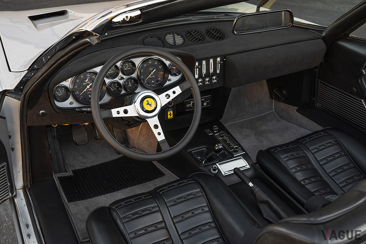 内外装ともにコンクールコンディションにレストアされている（C）2021 Courtesy of RM Sotheby's