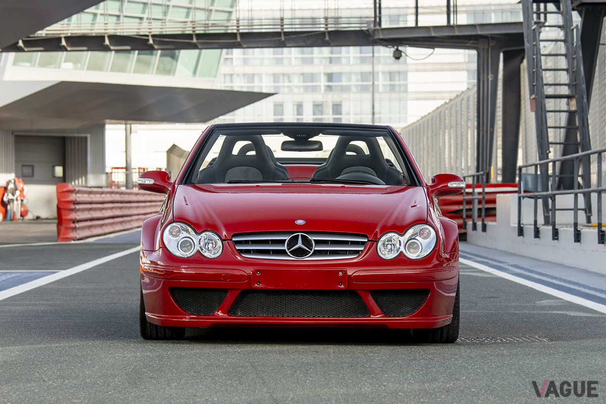80台生産された「CLK DTM AMGカブリオレ」のなかで、ボディカラーがレッドはわずかに5台のみとなる（C）2020 Courtesy of RM Sotheby's