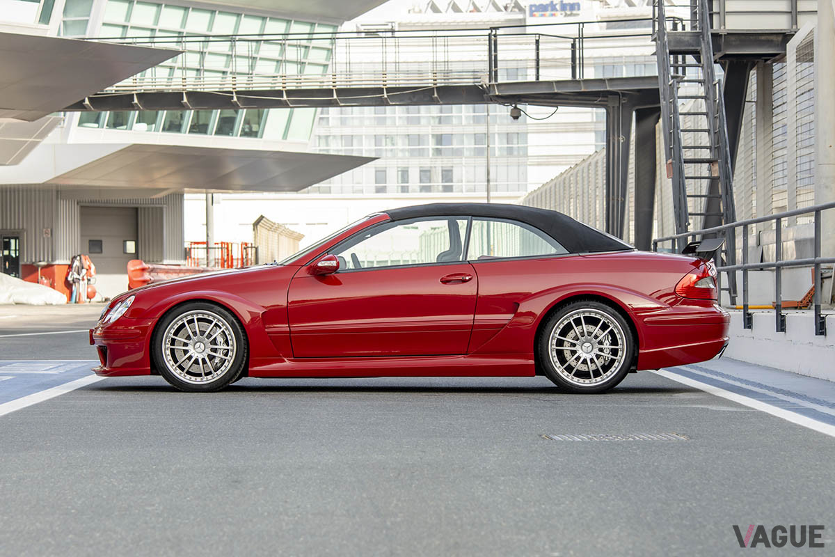 80台生産された「CLK DTM AMGカブリオレ」のなかで、ボディカラーがレッドはわずかに5台のみとなる（C）2020 Courtesy of RM Sotheby's