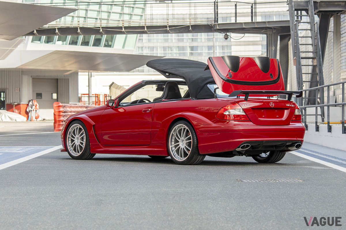 80台生産された「CLK DTM AMGカブリオレ」のなかで、ボディカラーがレッドはわずかに5台のみとなる（C）2020 Courtesy of RM Sotheby's