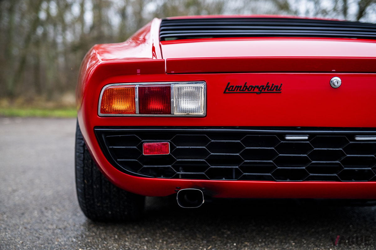 約3億1000万円で落札されたランボルギーニ「ミウラP400SV」（C）2020 Courtesy of RM Sotheby's