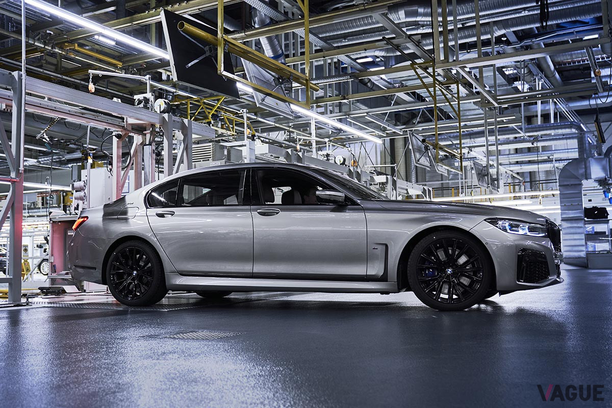 BMWで唯一V12エンジンを採用している7シリーズ「M760Li」。最高出力だけをみればV8ターボでもまかなえるが、その滑らかなエンジン特性は他のエンジンでは再現できない（C）BMW AG