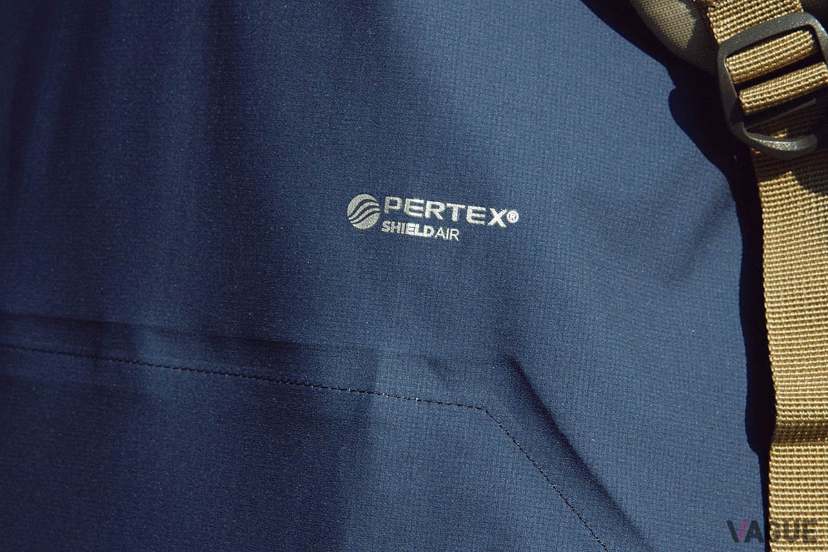 3アイテムに採用されるハイテク素材“Pertex SHIELD AIR”は通気性に優れ、衣服内の環境を快適に保ってくれる