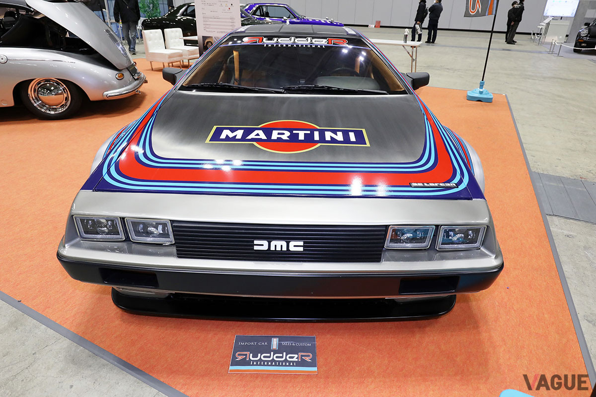 「デロリアン」をマルティニカラーにカスタムするという発想も素晴らしい