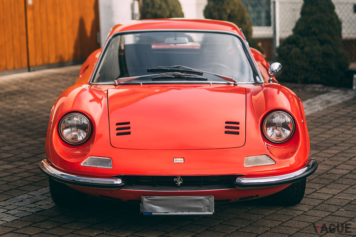 36万5000ユーロ（邦貨換算約4670万円）で落札された「ディーノ206GT」（C）2021 Courtesy of RM Sotheby's