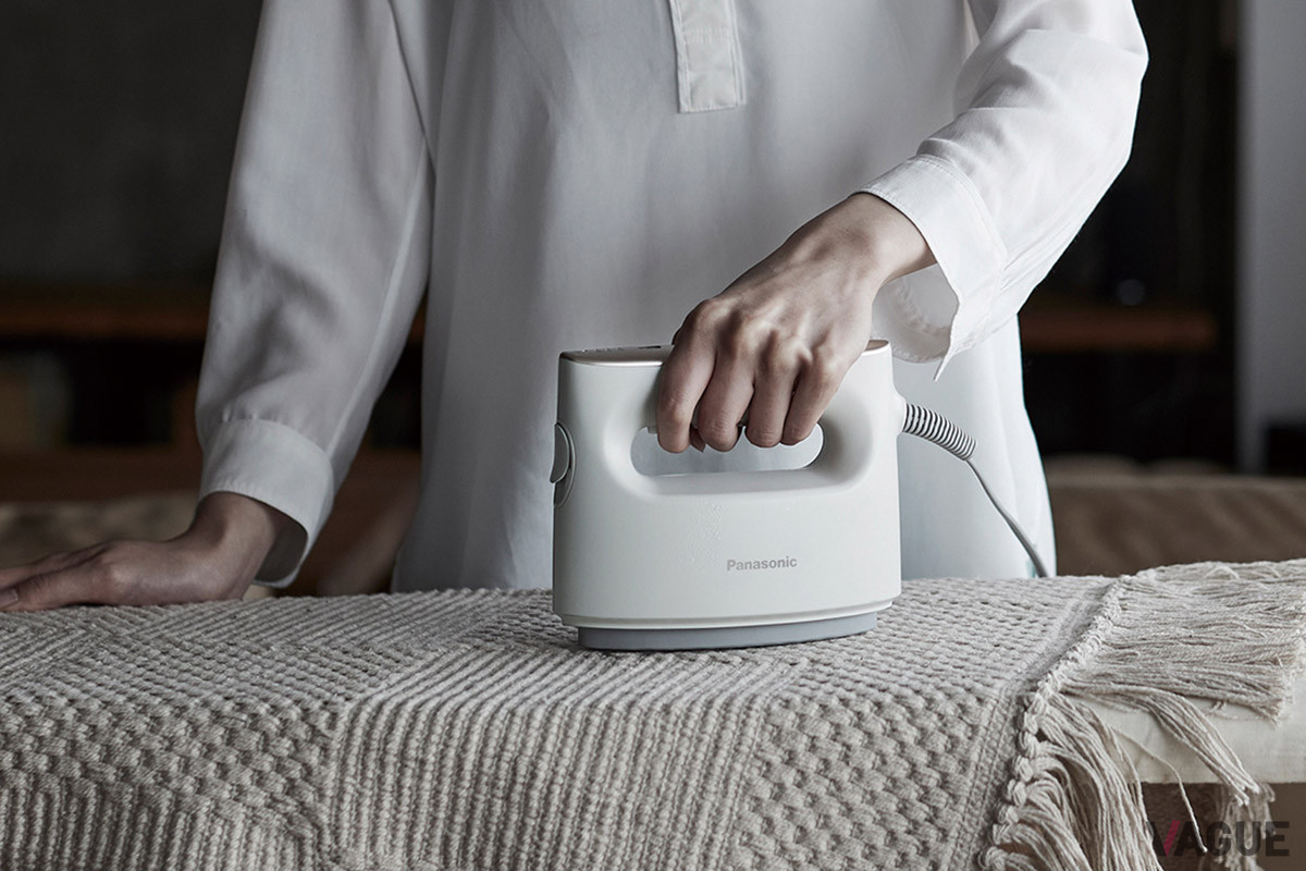 アイロン面がフラットなため、一般的なアイロンのようにプレス仕上げも可能。ハンカチやワイシャツなど、ファブリックの種類に応じて使い分けられるのも魅力だ