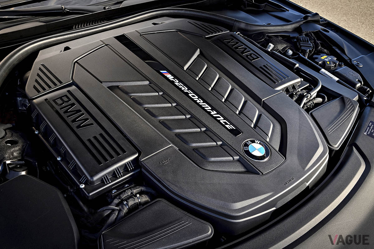 M760Liの6.6リッターV12エンジン。BMWが傘下に収めるロールス・ロイスは、同じエンジンブロックを採用したV12を搭載している（C）BMW AG