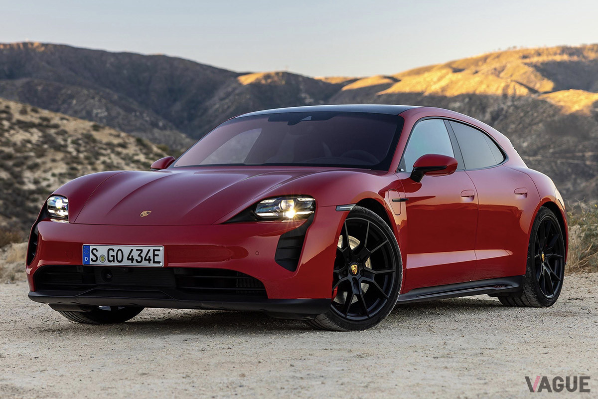 ポルシェ初のEVである「タイカン」。前後にモーターを配置したトルクベクタリング付き4WDを搭載。ニュルブルクリンク北コースのタイムは、今購入できる4ドアEVとしては最速の7分42秒を誇る（C）Porsche AG