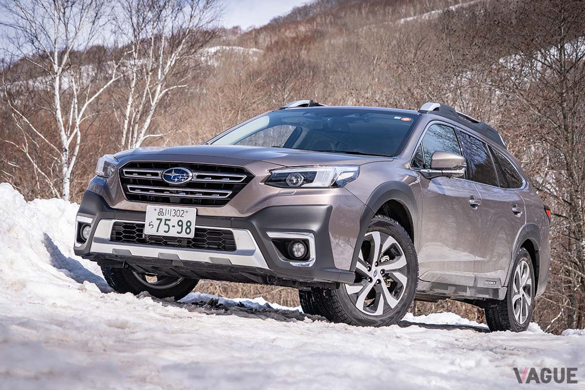 クロカン4WDも顔負けの213mmという最低地上高が、雪上をドライブする際の緊張感を緩和してくれる