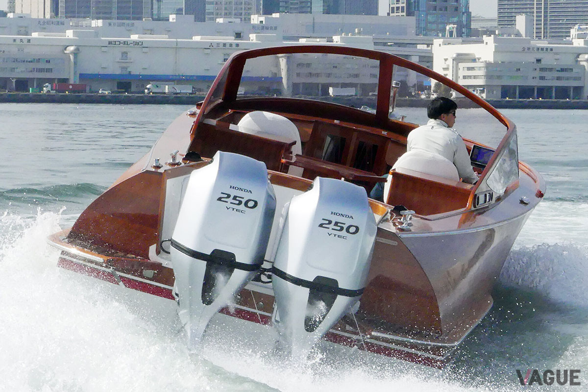 佐野造船所建造の31フィートのランナバウトに搭載されたホンダ「BF250」も展示