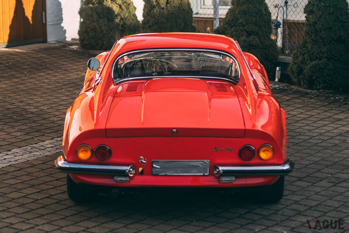36万5000ユーロ（邦貨換算約4670万円）で落札された「ディーノ206GT」（C）2021 Courtesy of RM Sotheby's