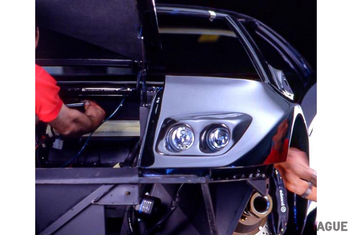 ヘッドライトは、丸形の2灯タイプへと変更されている（C）Instagram（@mandelli16cilindri）