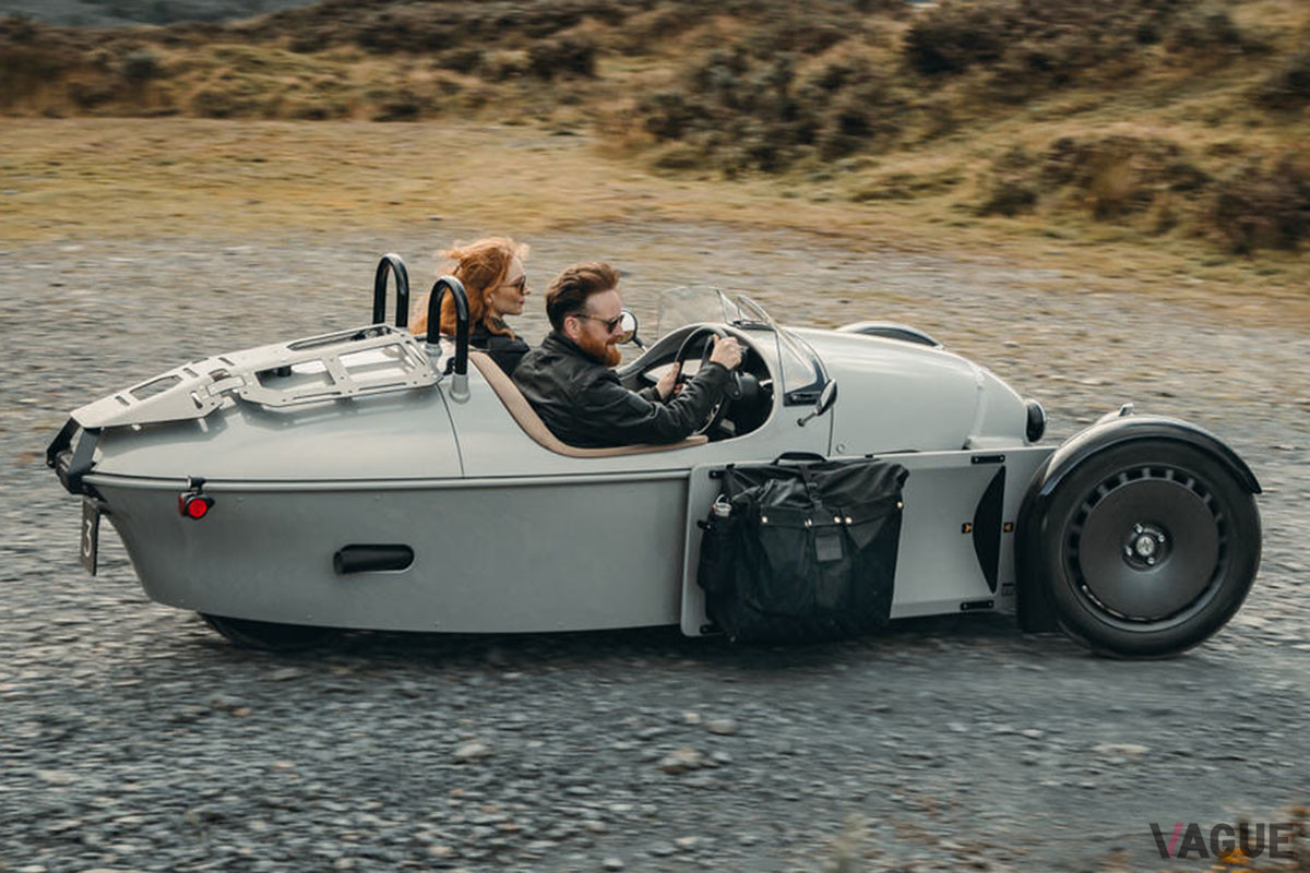 ボディサイドには、荷物などを取り付け運搬することができるようだ（C）Morgan Motor