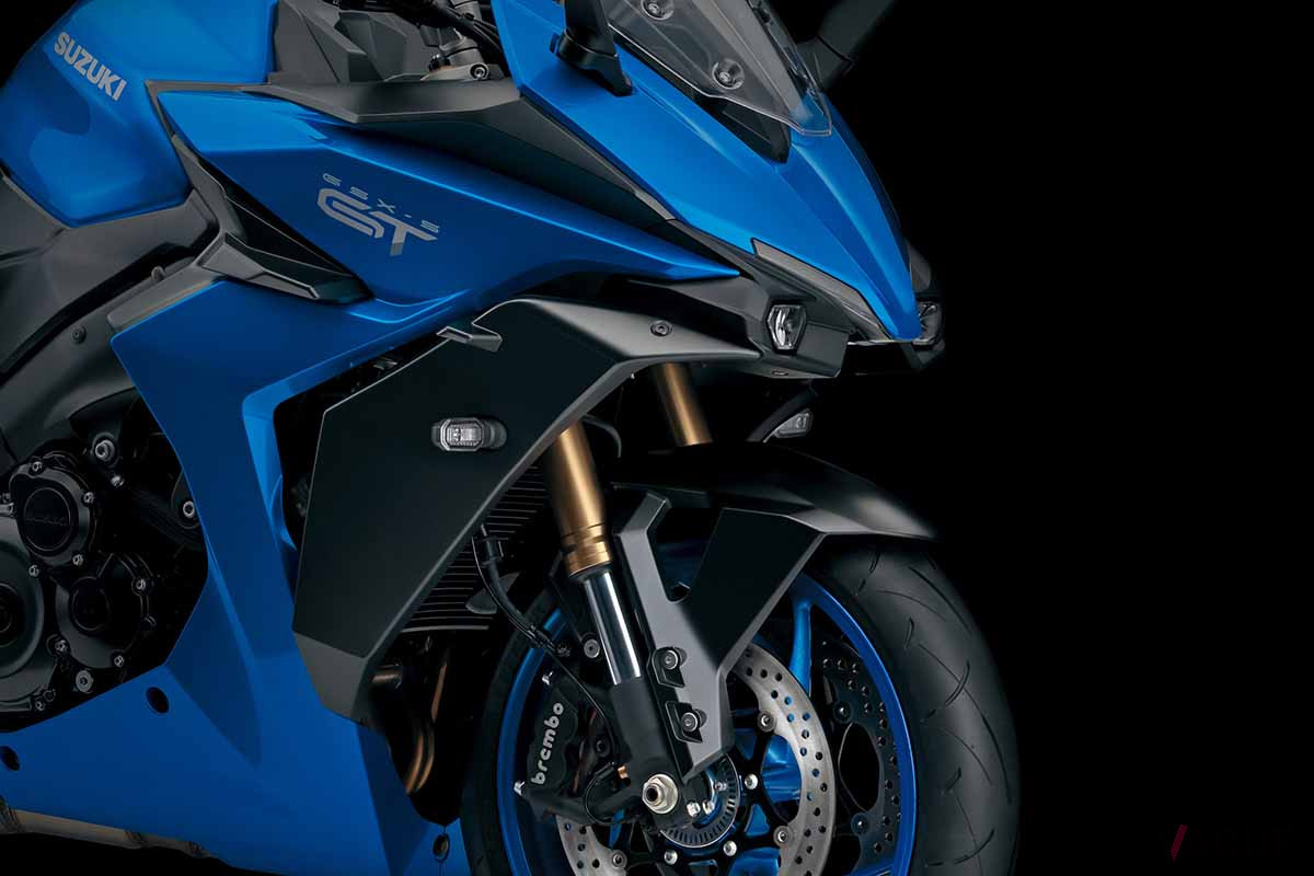 新型は、最新のトレンドデザインと空力性能を融合させたフルカウル仕様のロードスポーツモデルだ