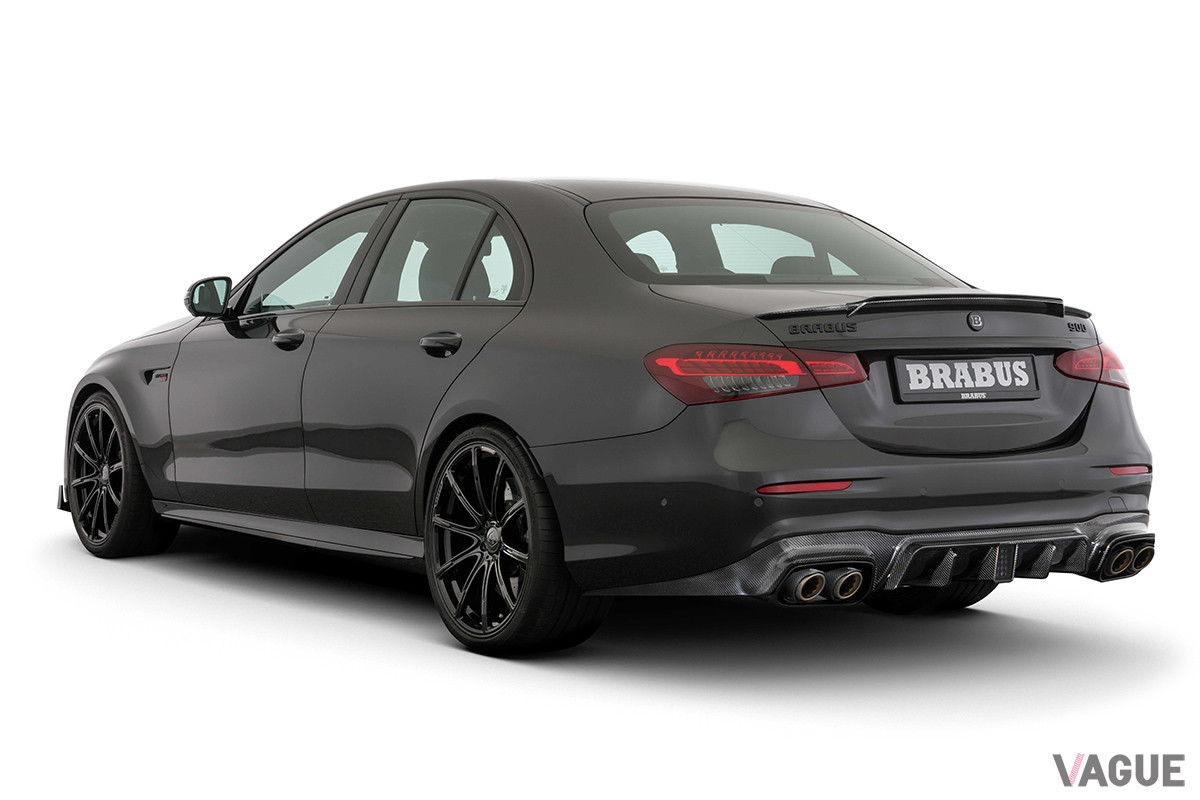 まるで純正であるかのようなフィッティングをみせるカーボン製エアロダイナミクス強化パーツ