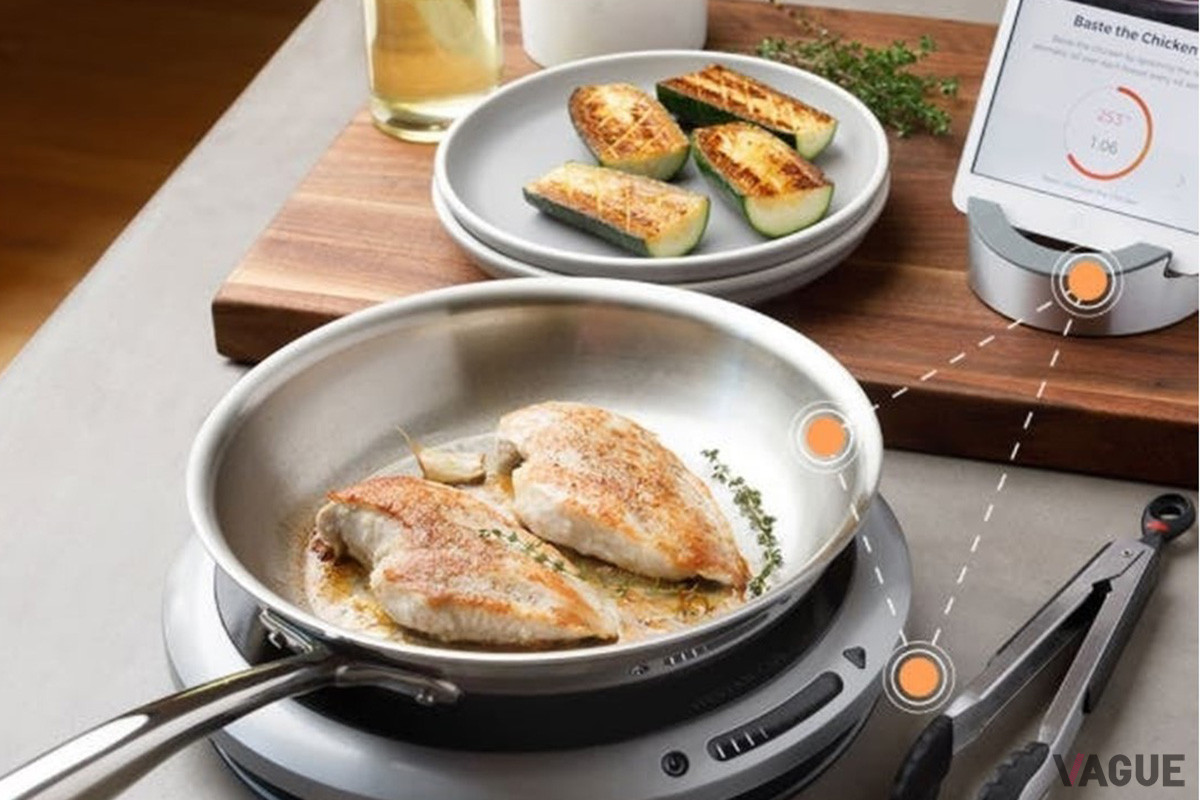 調理器具とIHヒーター、アプリの連動で、加熱時の温度や時間を自動でコントロール。その結果、誰でも失敗なく、プロの味わいに仕上げられる