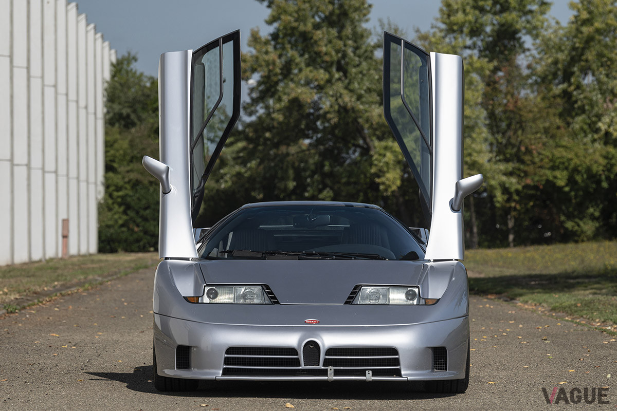 180万5000ユーロ（邦貨換算約2億3100万円）で落札されたブガッティ「EB110GT」（C）2021 Courtesy of RM Sotheby's