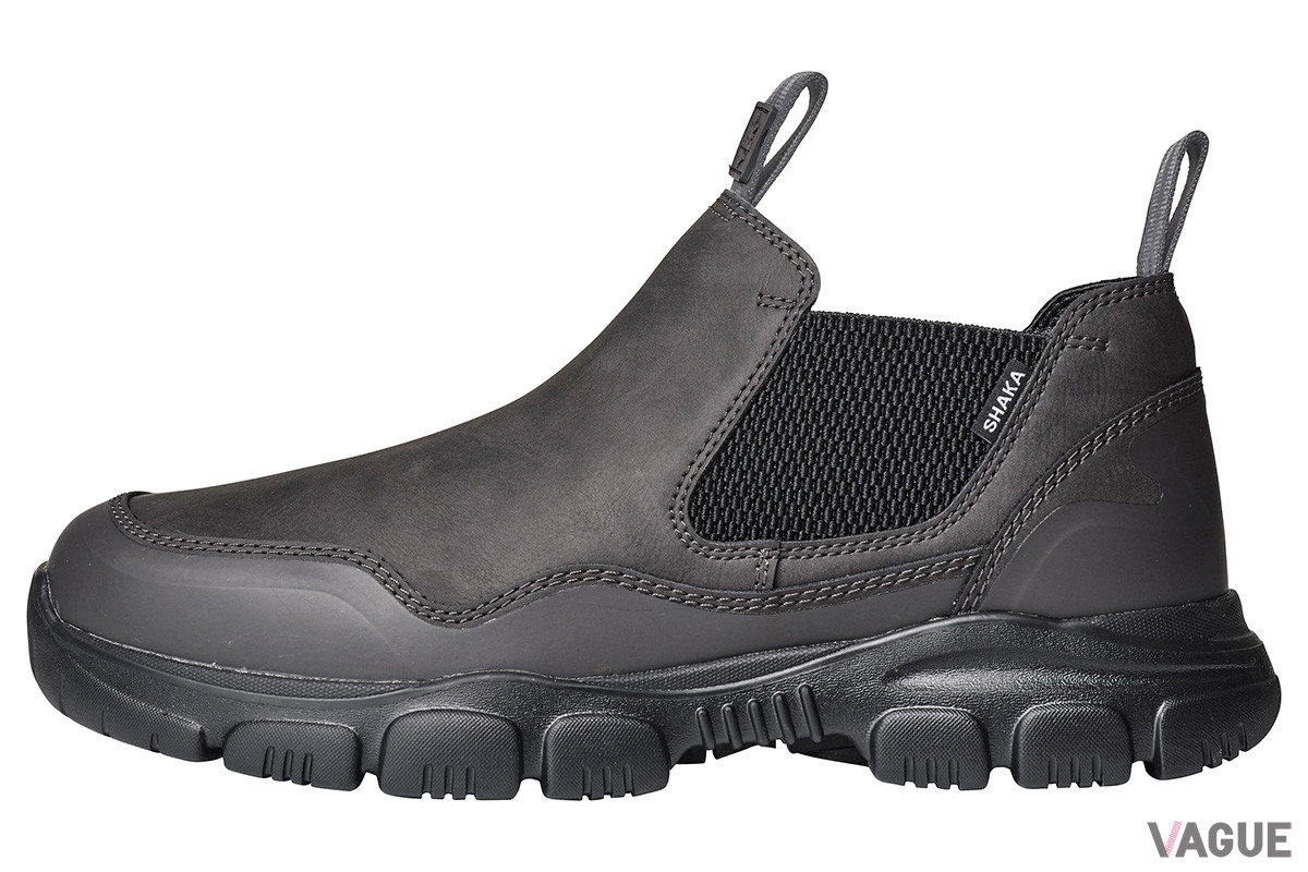 写真の「TREK SHORT CHELSEA AT」のカラーはGUNMETAL