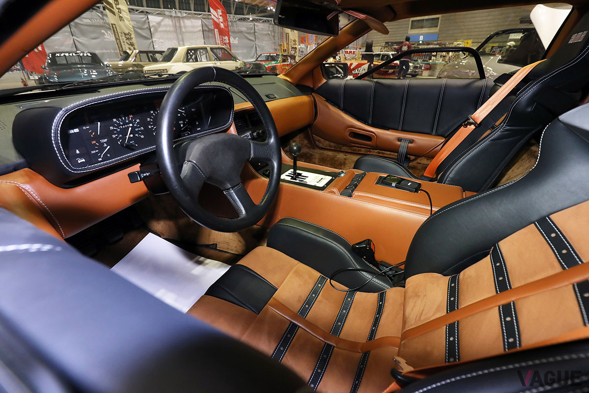 内装もすべてレザーを張り替えて製作し直している