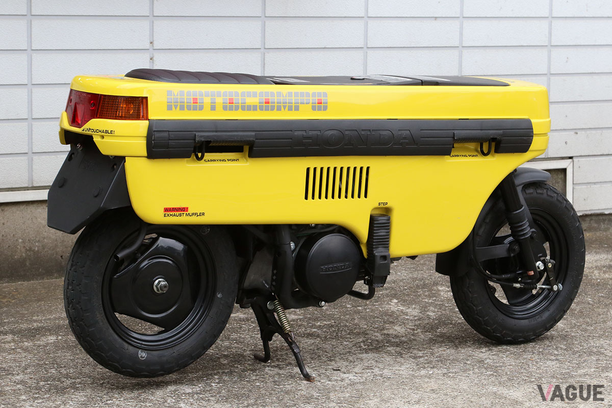 ハンドルとシートはボックス状のカウルに格納