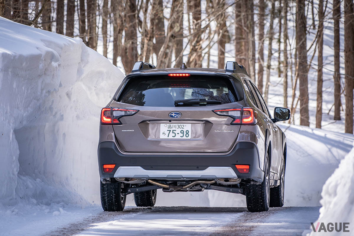ステーションワゴンベースのモデルでありながら、クルマの全高を超える降雪があったエリアにも楽に踏み込める