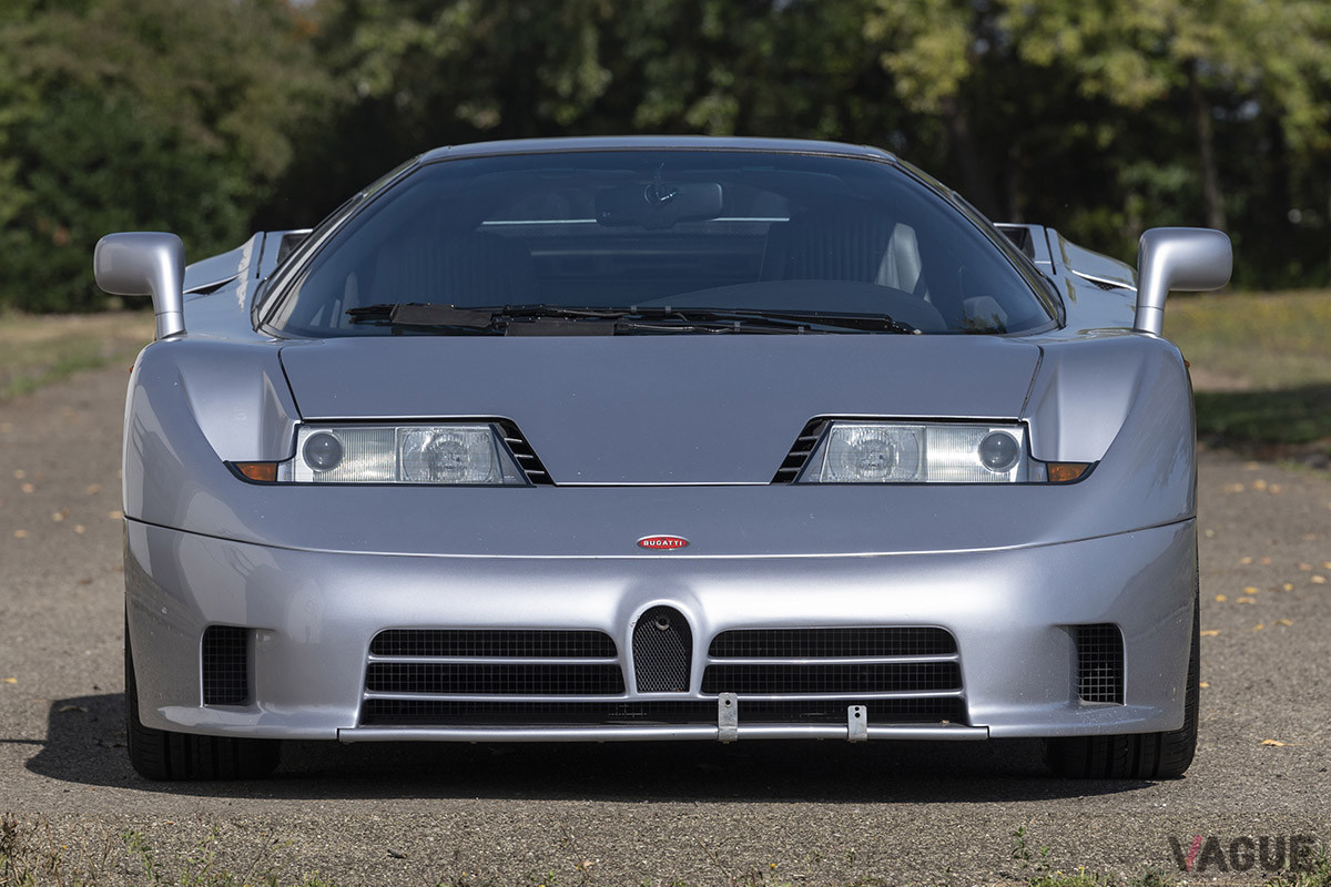 180万5000ユーロ（邦貨換算約2億3100万円）で落札されたブガッティ「EB110GT」（C）2021 Courtesy of RM Sotheby's