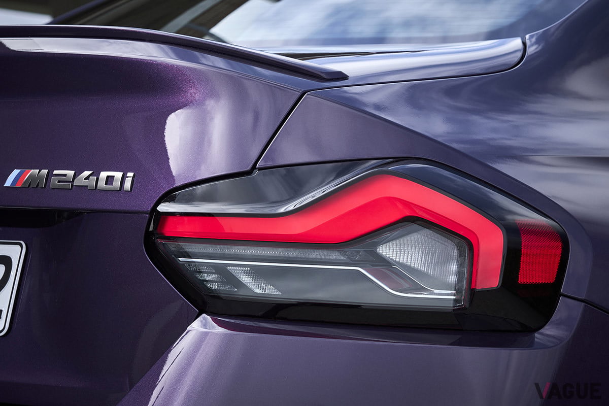 新デザインのLEDヘッドライト、テールライトは標準装備（C）BMW AG
