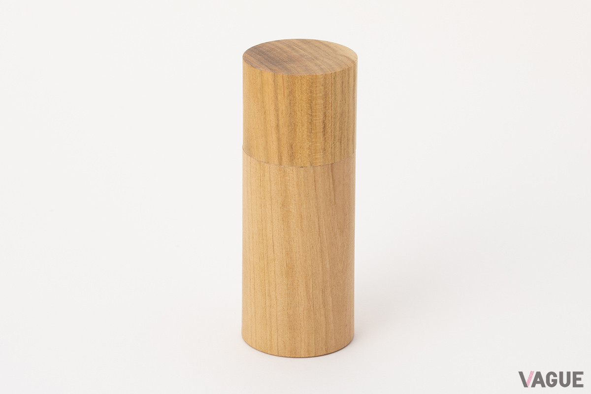 中身がこぼれにくいネジ式の蓋の抹茶をいれる茶器