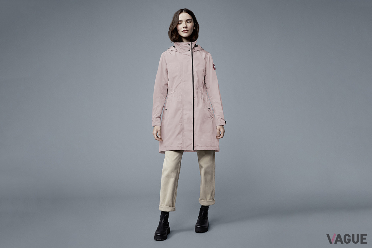 「BELCARRA JACKET」は、はっ水性のあるやわらかな素材やフィット感をもたらすウエストのドローコードなどで快適な着心地を実現