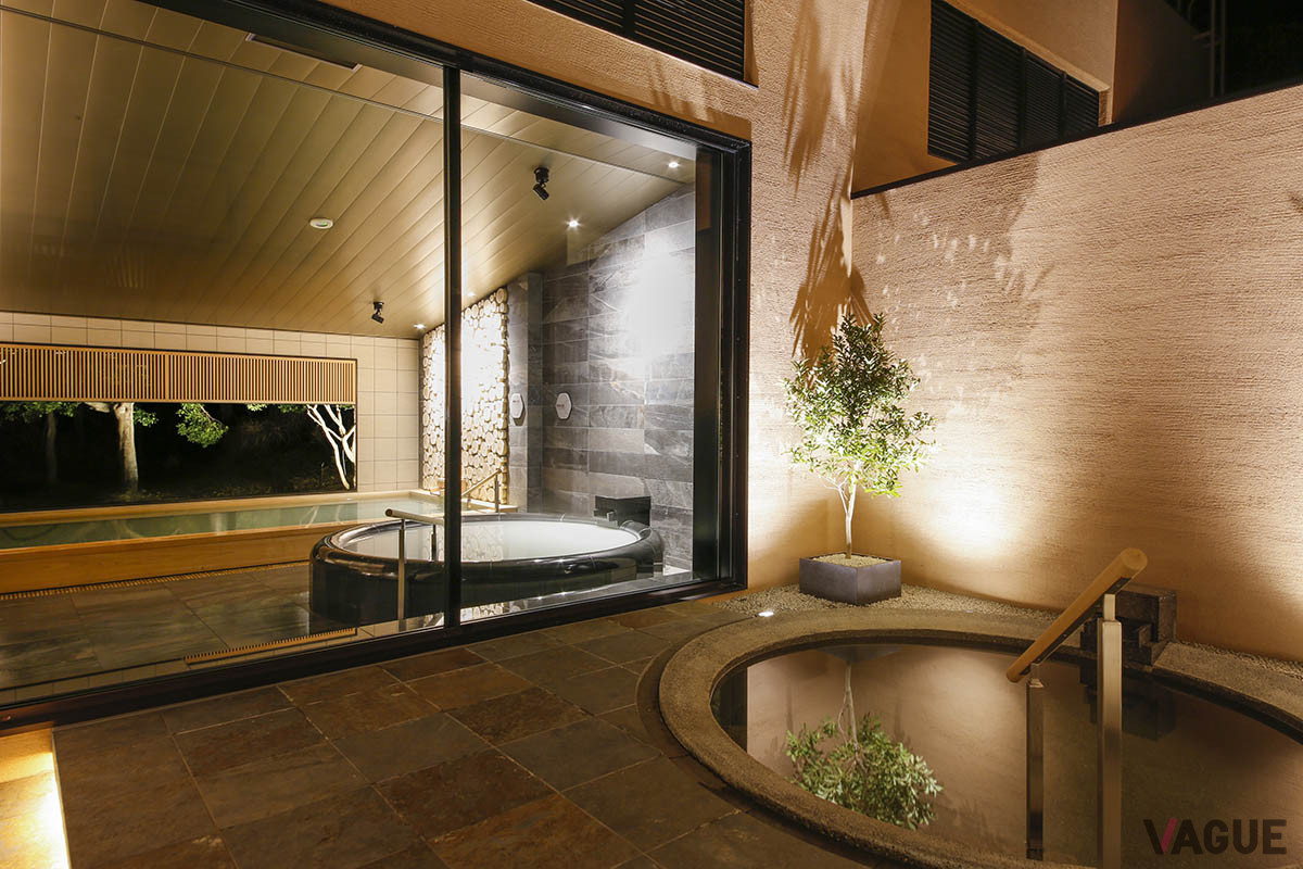 「HOTEL NEMU」にある天然温泉も利用可能。温浴施設「恵みの湯」では、敷地内から湧き出る源泉“潮騒の湯”や、ミキモト コスメティックスと共同開発した“真珠の湯”などを楽しめる