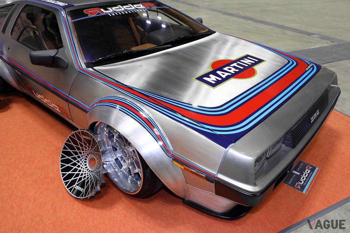 ホイールはワンオフで製作。設定は18インチと19インチの組み合わせにして、デザインはランボルギーニ「ミウラ」のホイールがモチーフ