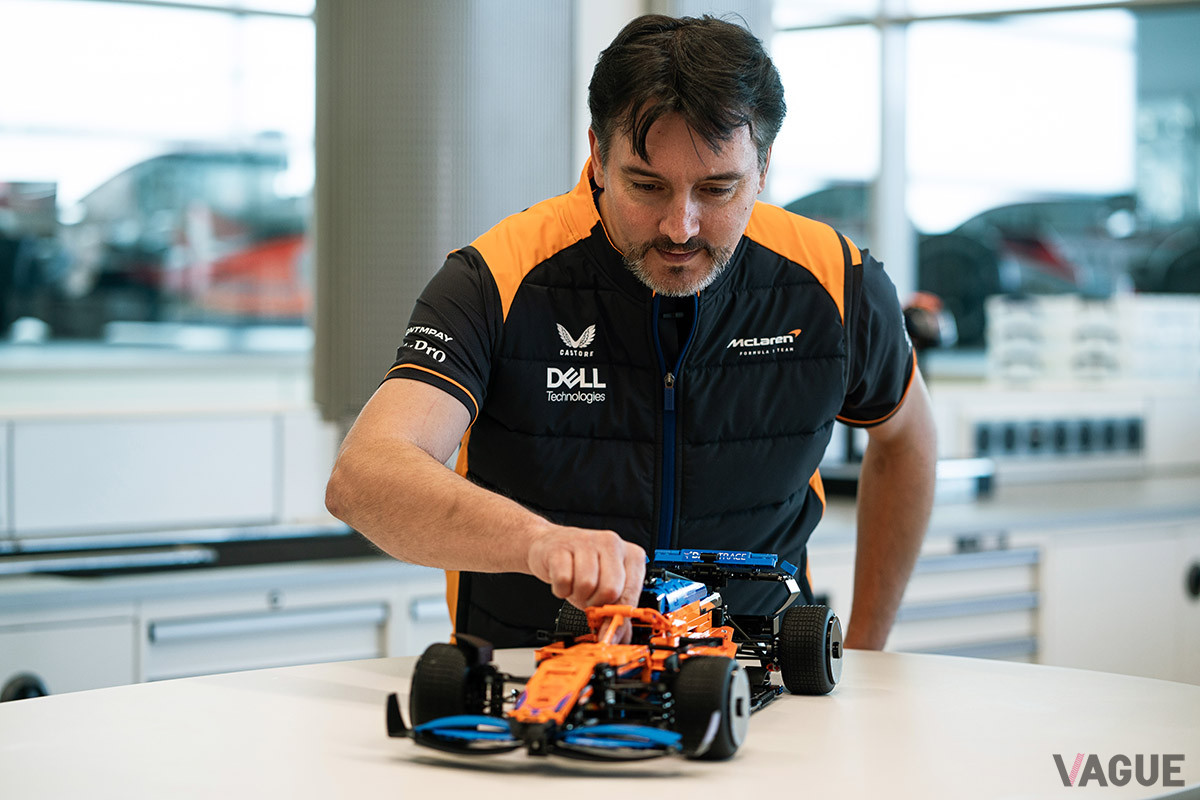共同開発したマクラーレンのチーム内部では、実際の2022年型マシンの開発とレゴセットの開発が同時進行していたという逸話も