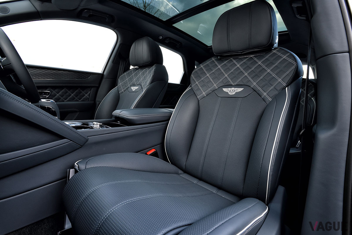 シートにはドアパネルと同じチェック柄のステッチ。英国車であることを静かにアピールする