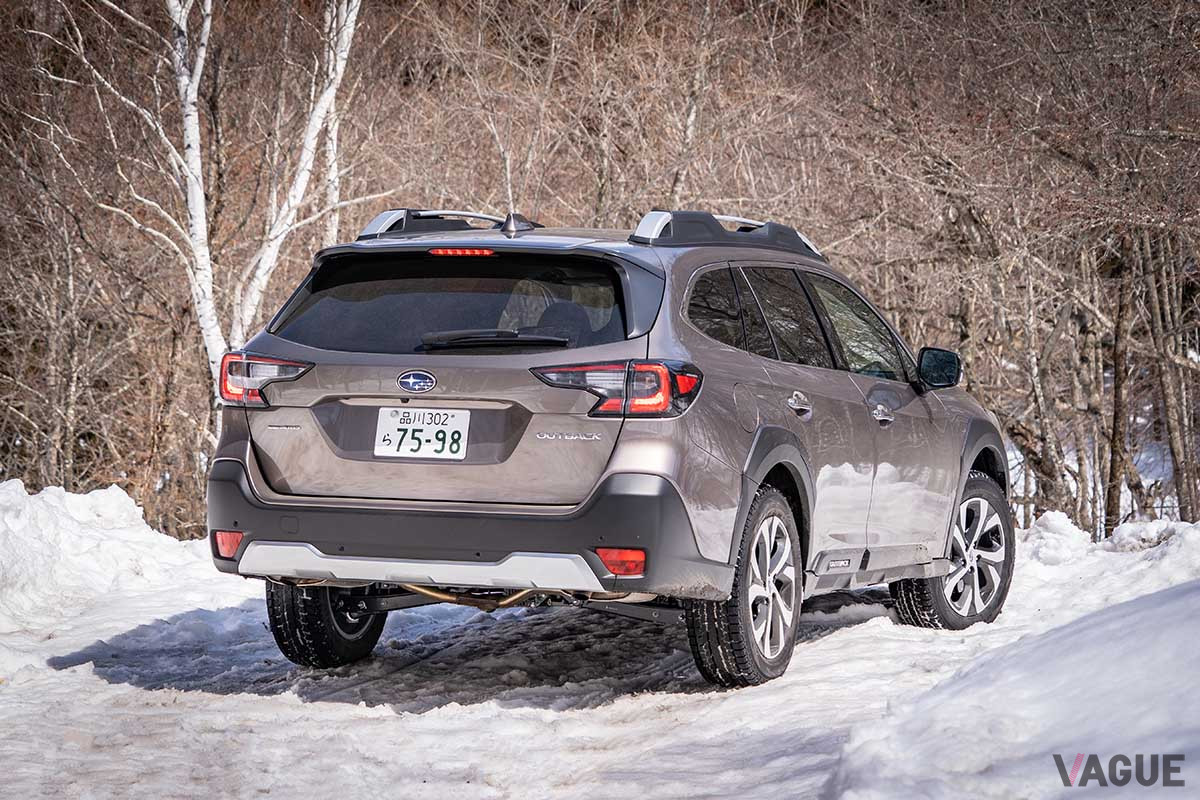 前後バンパーや車体下部にあしらわれる黒い樹脂製パーツ“クラッディング”は、ボディとの一体感が増した