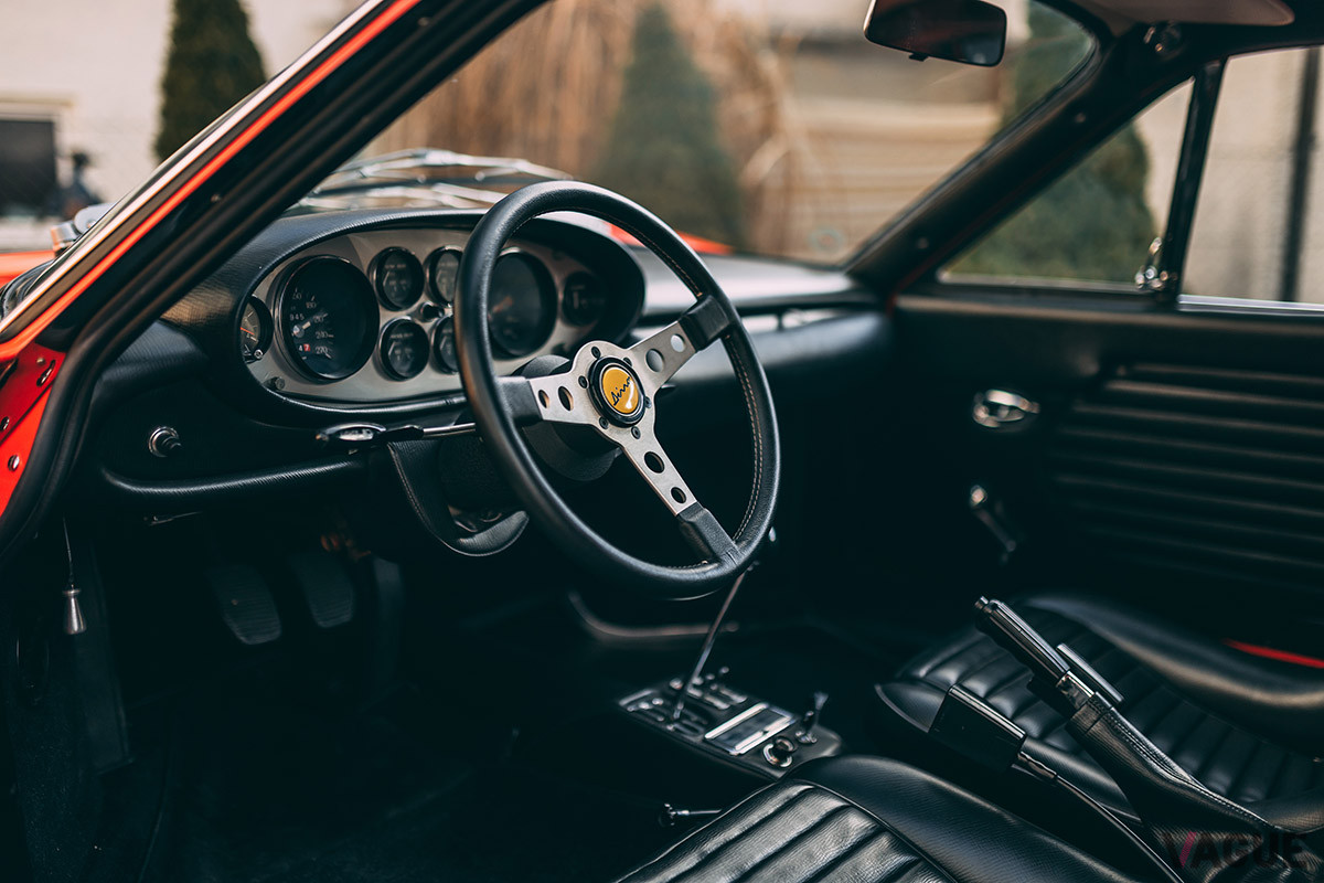 36万5000ユーロ（邦貨換算約4670万円）で落札された「ディーノ206GT」（C）2021 Courtesy of RM Sotheby's