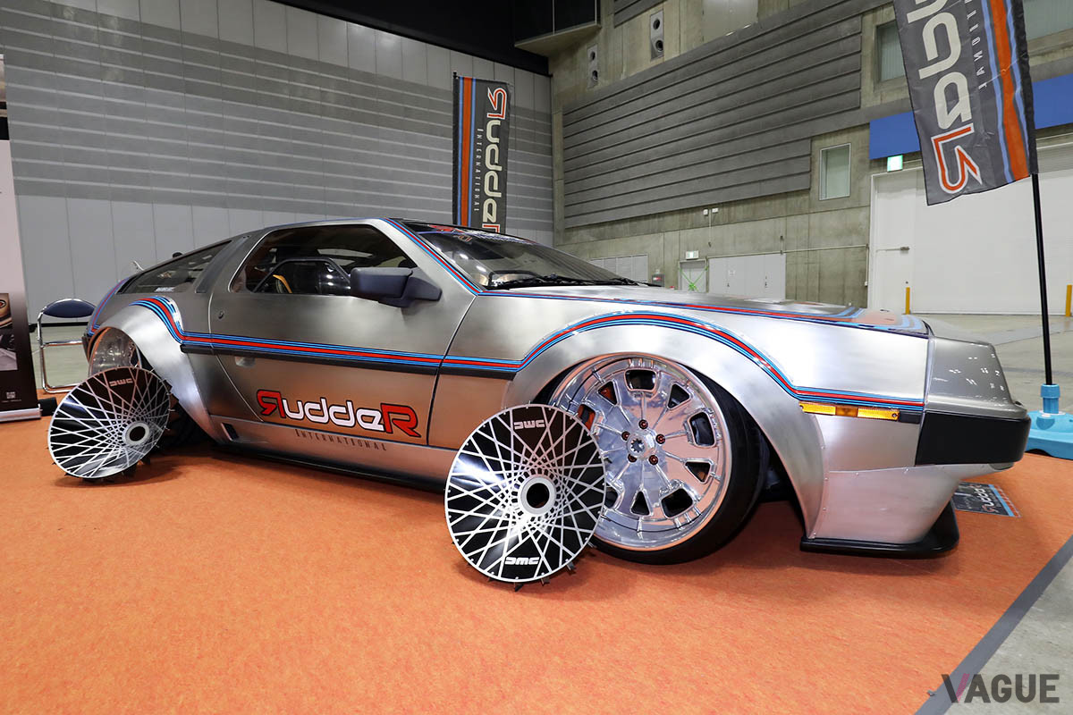 ホイールはワンオフで製作。設定は18インチと19インチの組み合わせにして、デザインはランボルギーニ「ミウラ」のホイールがモチーフ