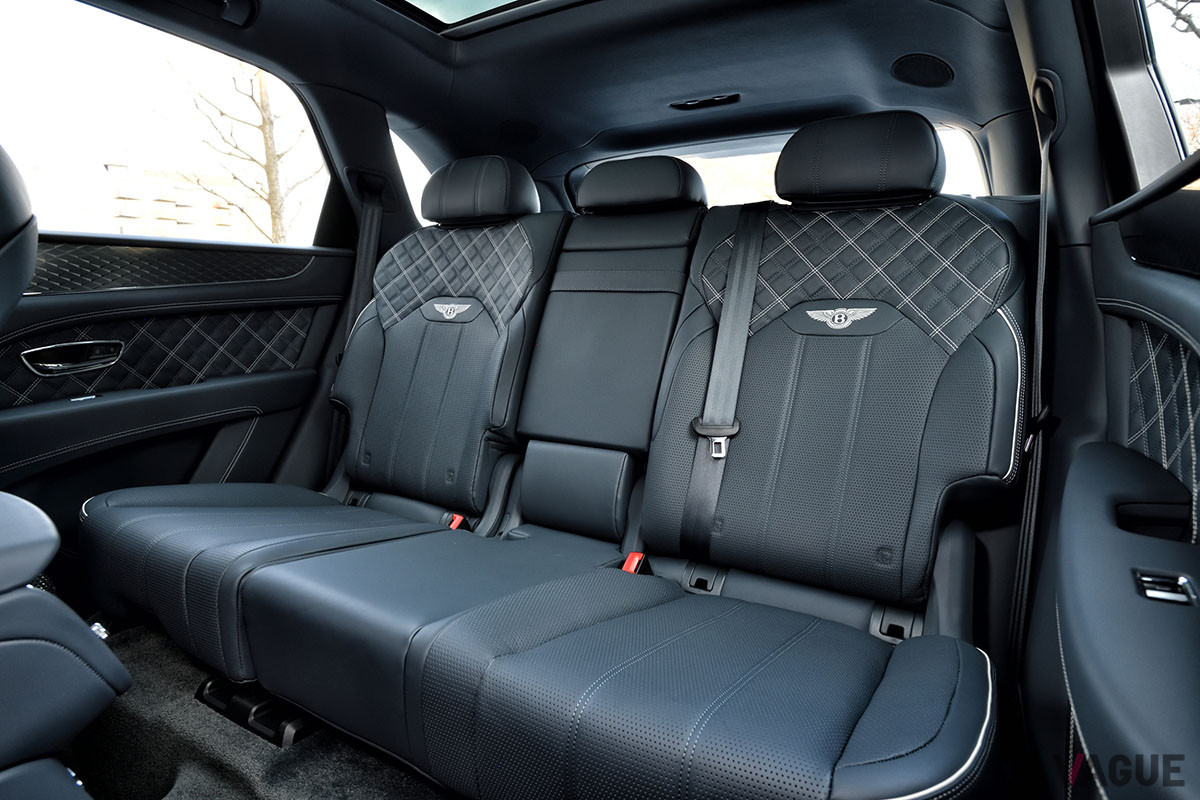 試乗した「ベンテイガ ハイブリッド」は5人乗り仕様であった