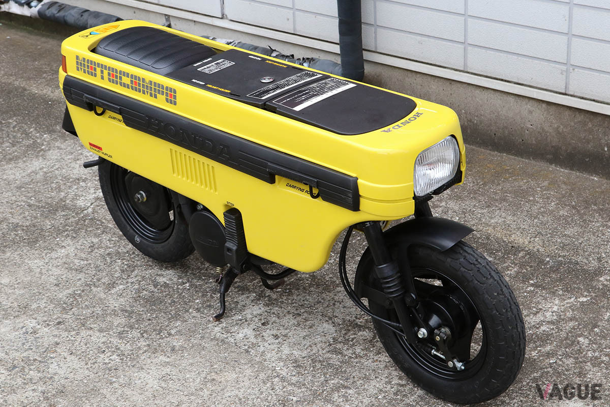 ハンドルとシートはボックス状のカウルに格納