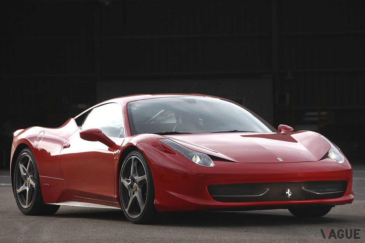 フェラーリ「458イタリア」は、フェラーリ最後の自然吸気V8を積むモデルだ。そのため中古車市場での価値は高騰を続けており、新車の1.5倍近くの中古車物件も存在する（C）Ferrari NV