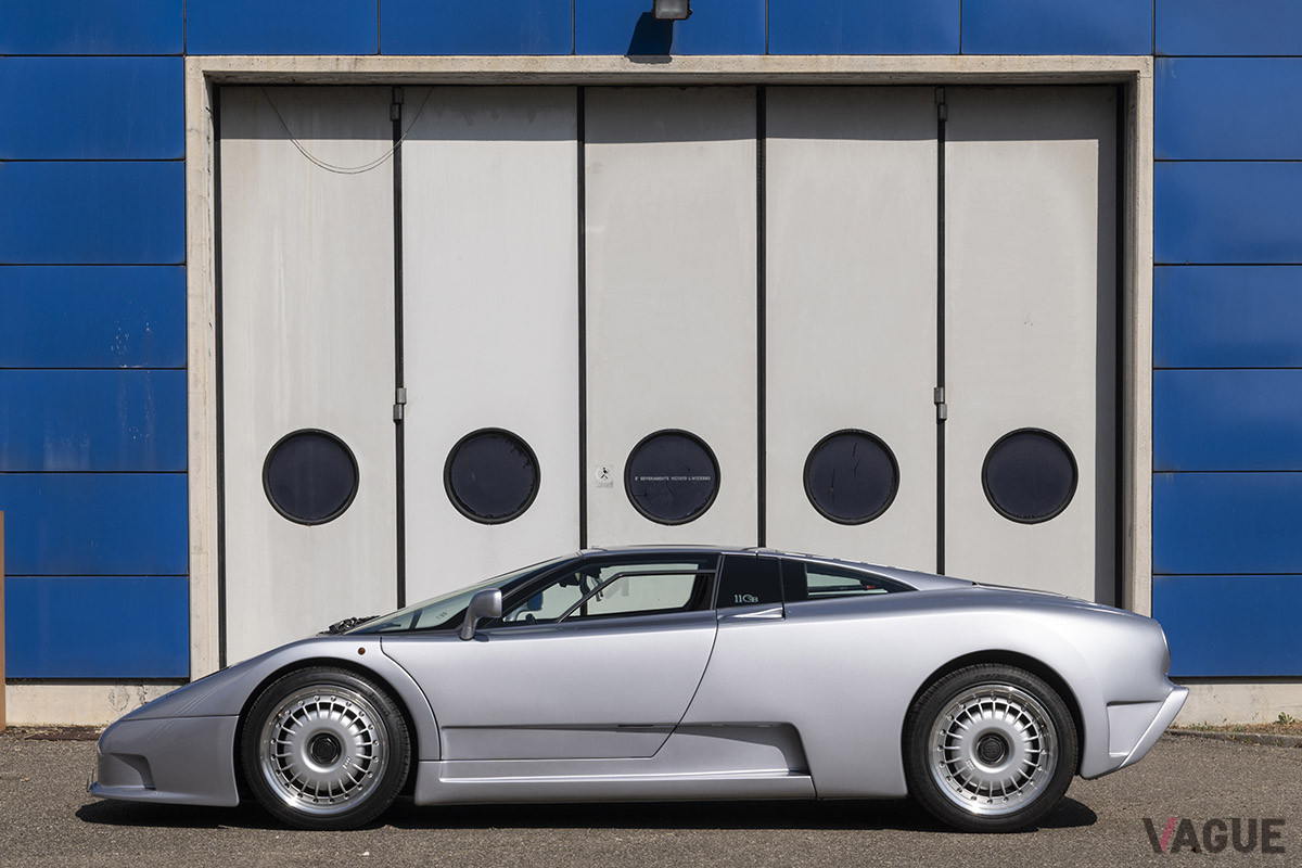 180万5000ユーロ（邦貨換算約2億3100万円）で落札されたブガッティ「EB110GT」（C）2021 Courtesy of RM Sotheby's