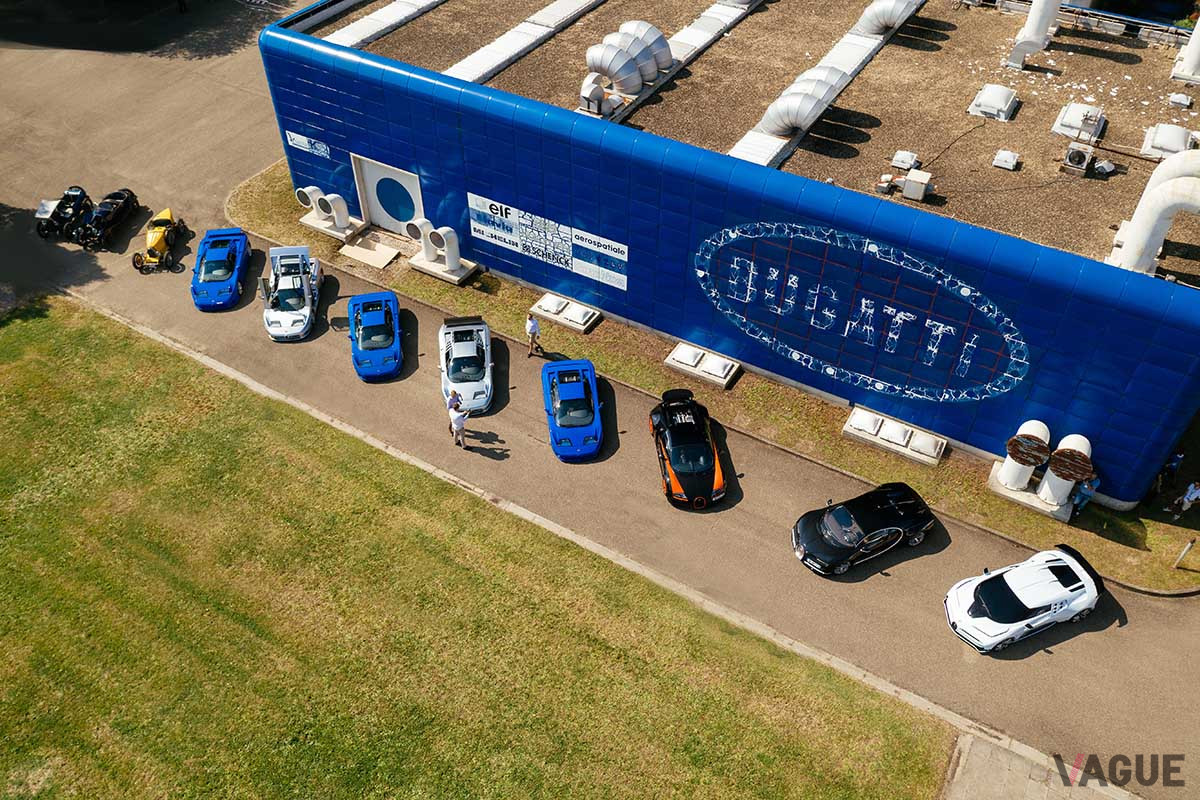 ブガッティは113年の歴史を持つスーパーカーメーカーだ。経営は大きく3期に分かれており、エットーレ・ブガッティが1909年に創設したブガッティ。1987年に創設し「EB110GT」などを製造したブガッティ・アウトモビリ。そして1998年にフォルクスワーゲン・グループが商標を買い取り子会社化した現在の姿だ（C）Bugatti Automobiles