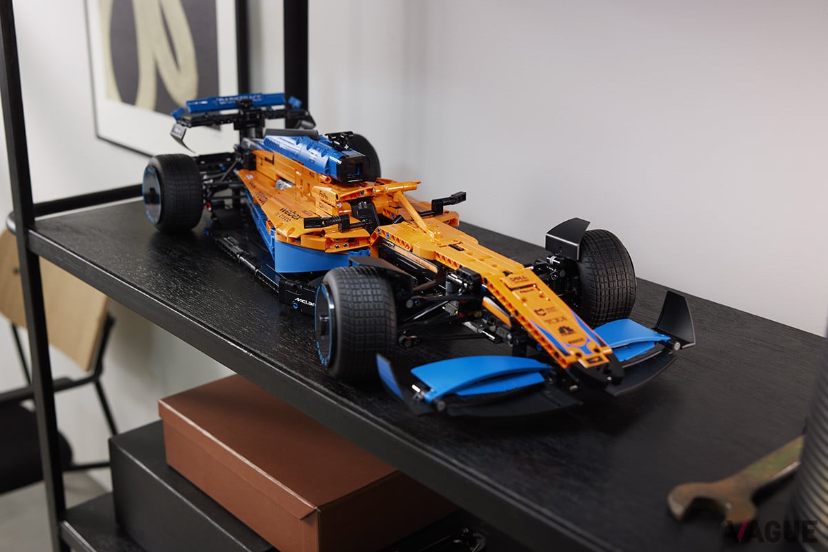 1432ピースのレゴ ブロックで組み立てられた2021年シーズンのマシン「MCL35M」。完成時は約W270×D650×H130mmというビッグサイズになる